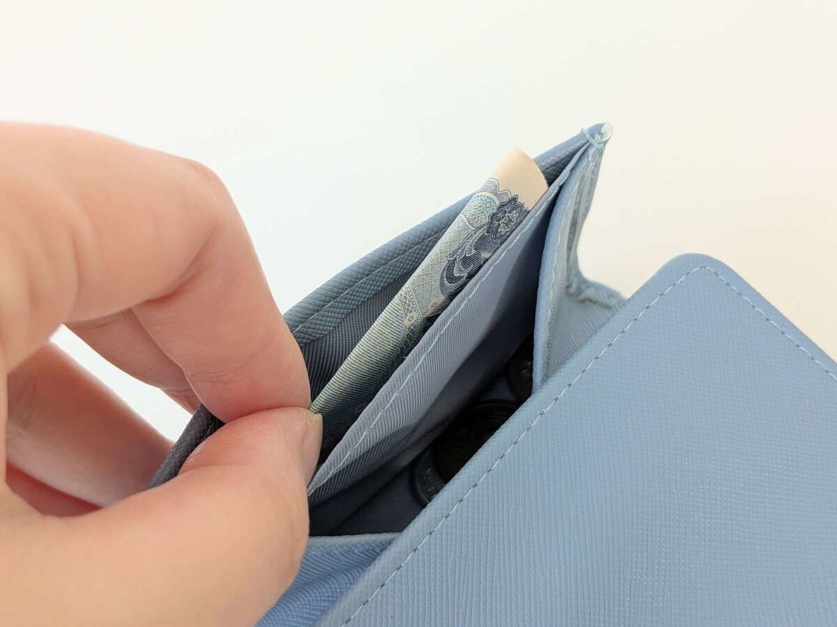 ポケットにも入る「極薄ミニウォレット」