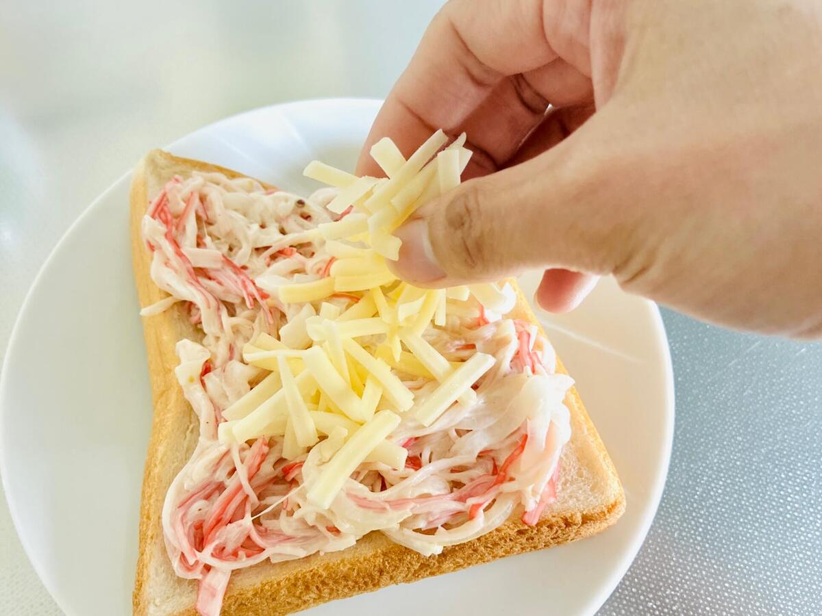一正蒲鉾公式「カニかまと新たまねぎのピザ風トースト」