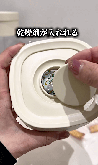 3COINSスタッフのHITOMIさんが教えてくれた「高さが変わる保存容器」