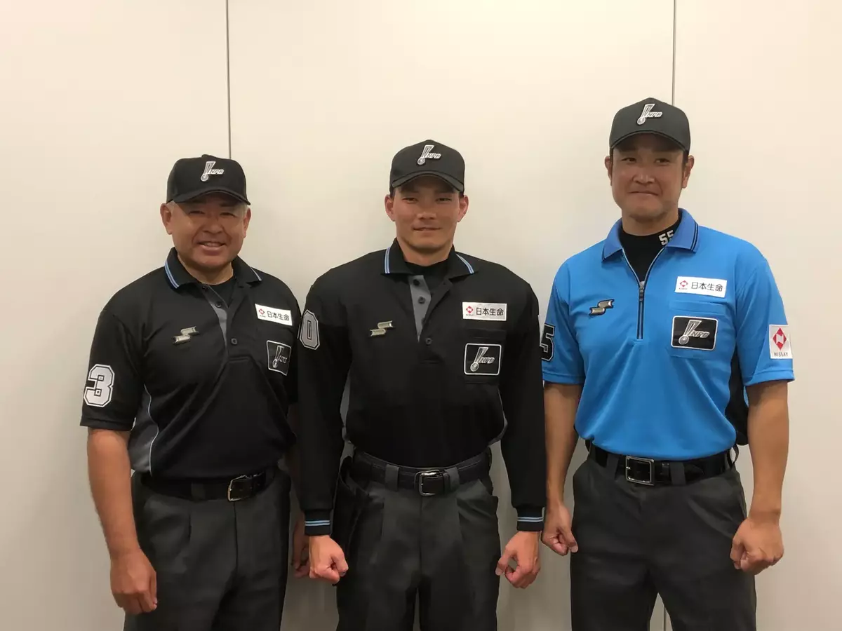 審判ユニフォームに背番号がないスポーツは？