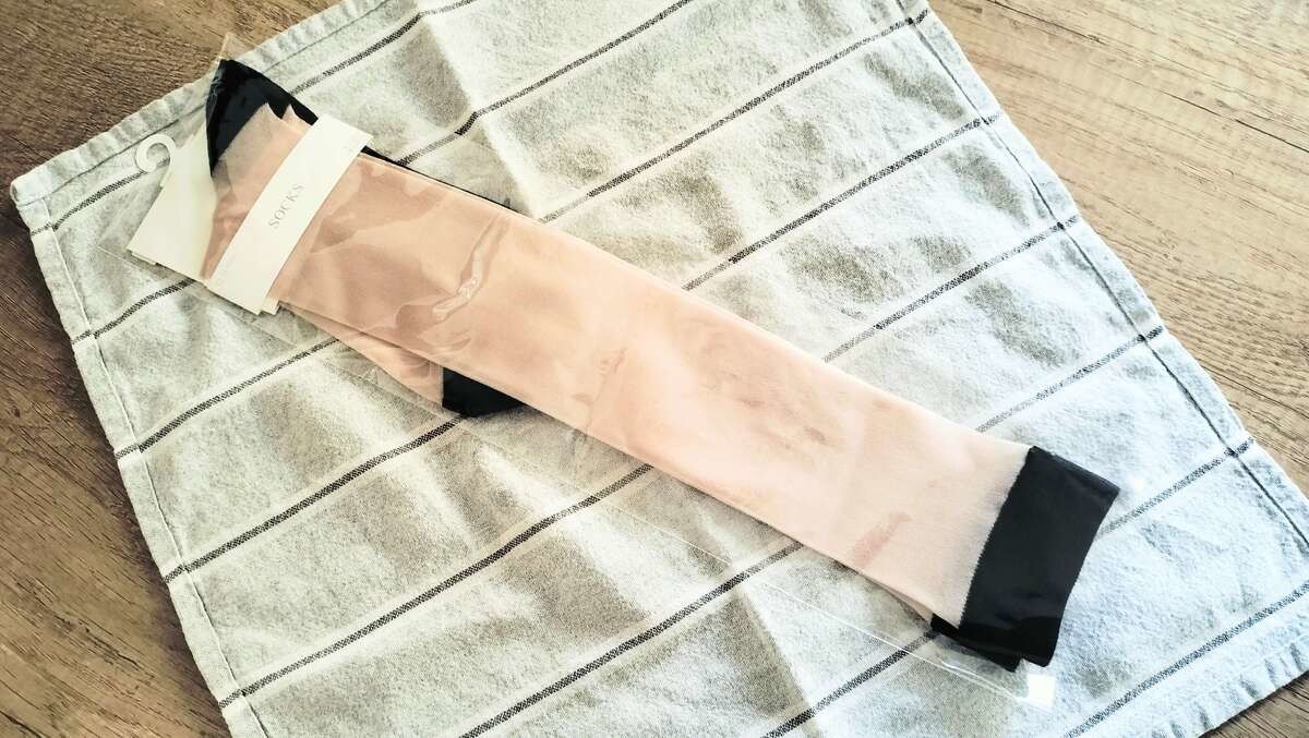 スリーコインズで見つけた「ストッキング風靴下」