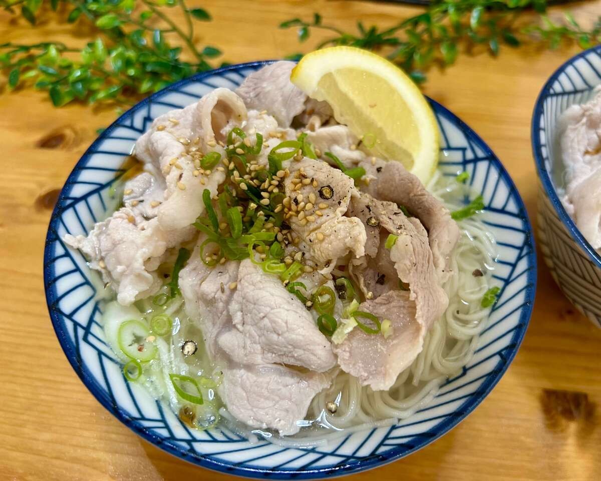 もこ⌇夫の胃袋つかんだ褒められごはんさん「ネギ塩豚そうめん」のレシピ