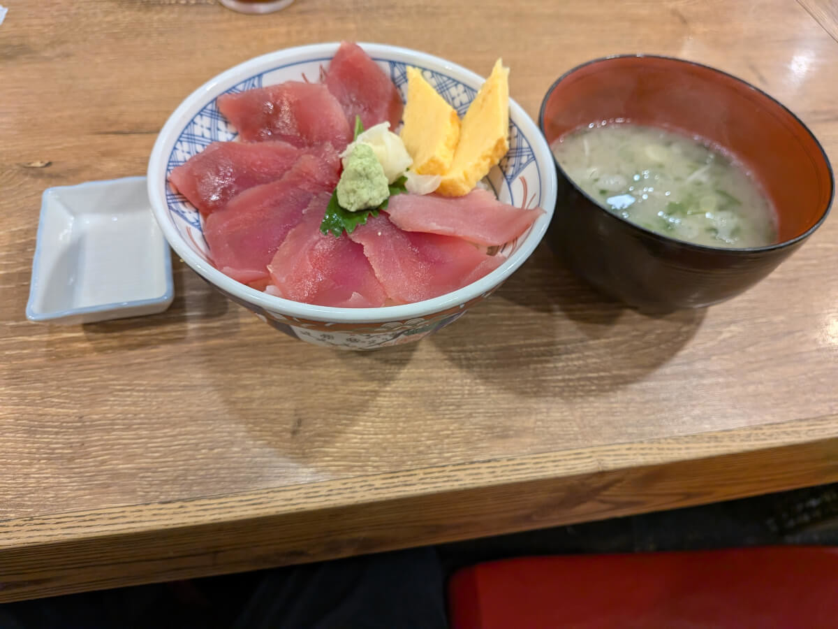 磯丸水産「マグロ丼」を実食