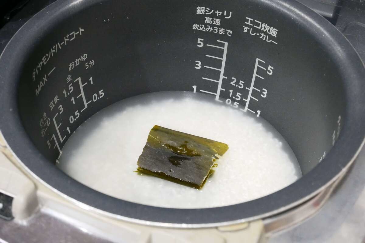 料理酒炊きごはんでつくる塩むすび