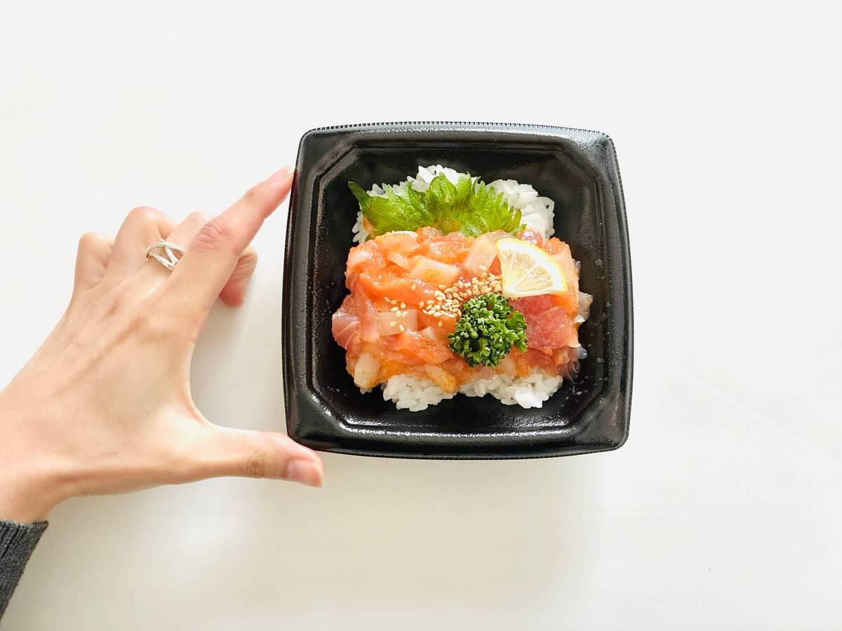 魚屋の海鮮漬け丼の小サイズ