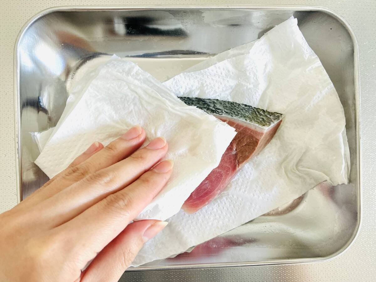 ウエカツさん「ぶりの下ごしらえ」