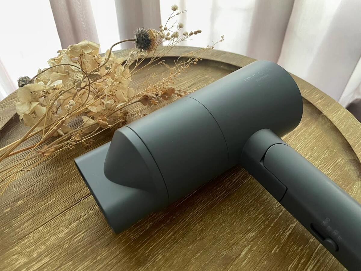 アイリスオーヤマ「MiCOLA イオンドライヤー HDR-M101」