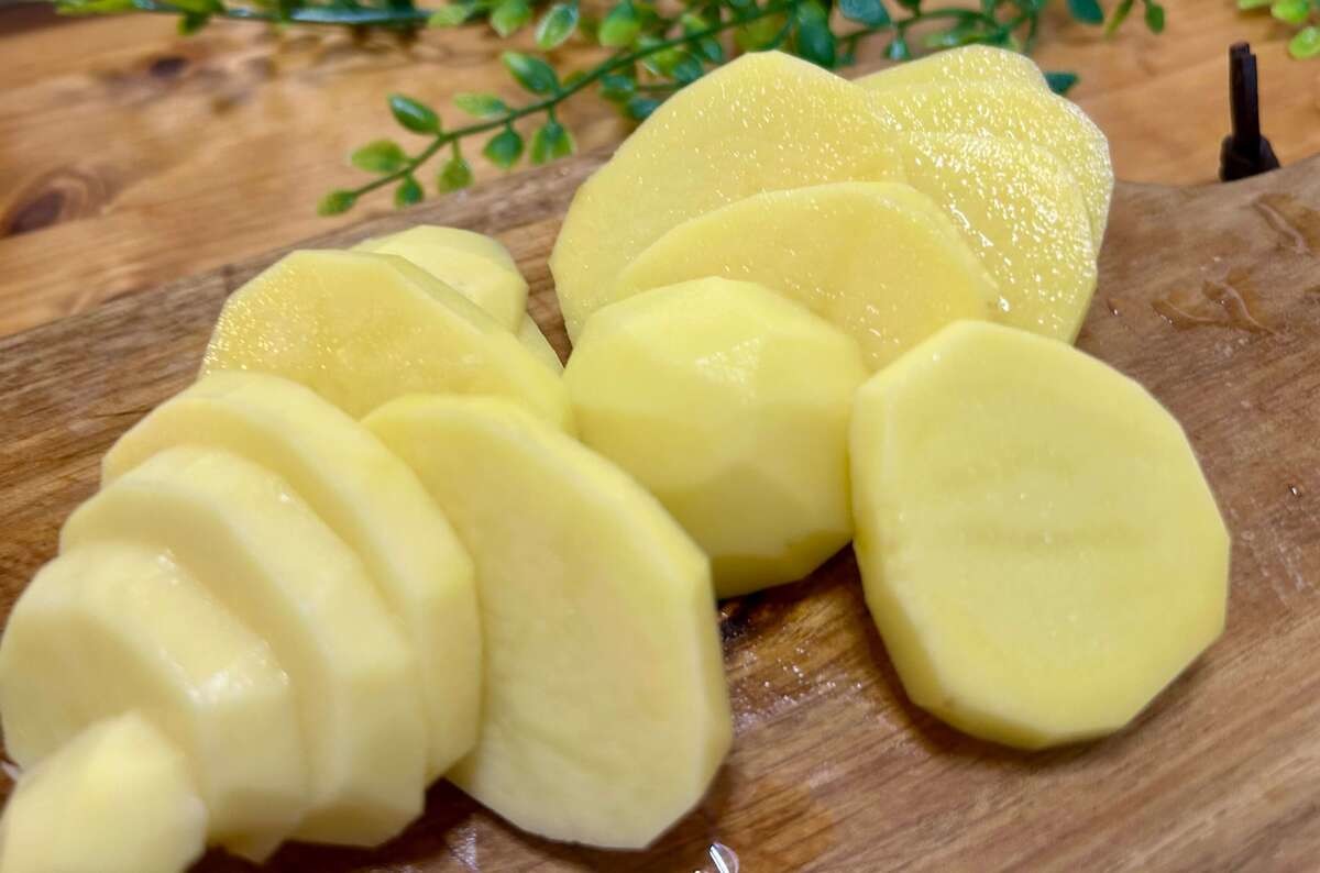 山本ゆりさん「塩サバとじゃがいものガーリック焼き」