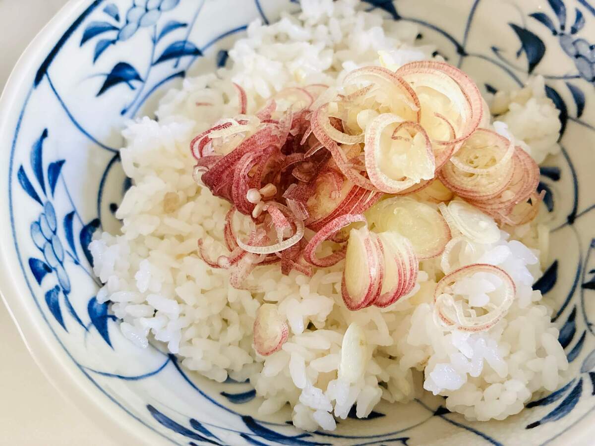小林まさみさん「みょうがと塩昆布のおにぎり」のレシピ