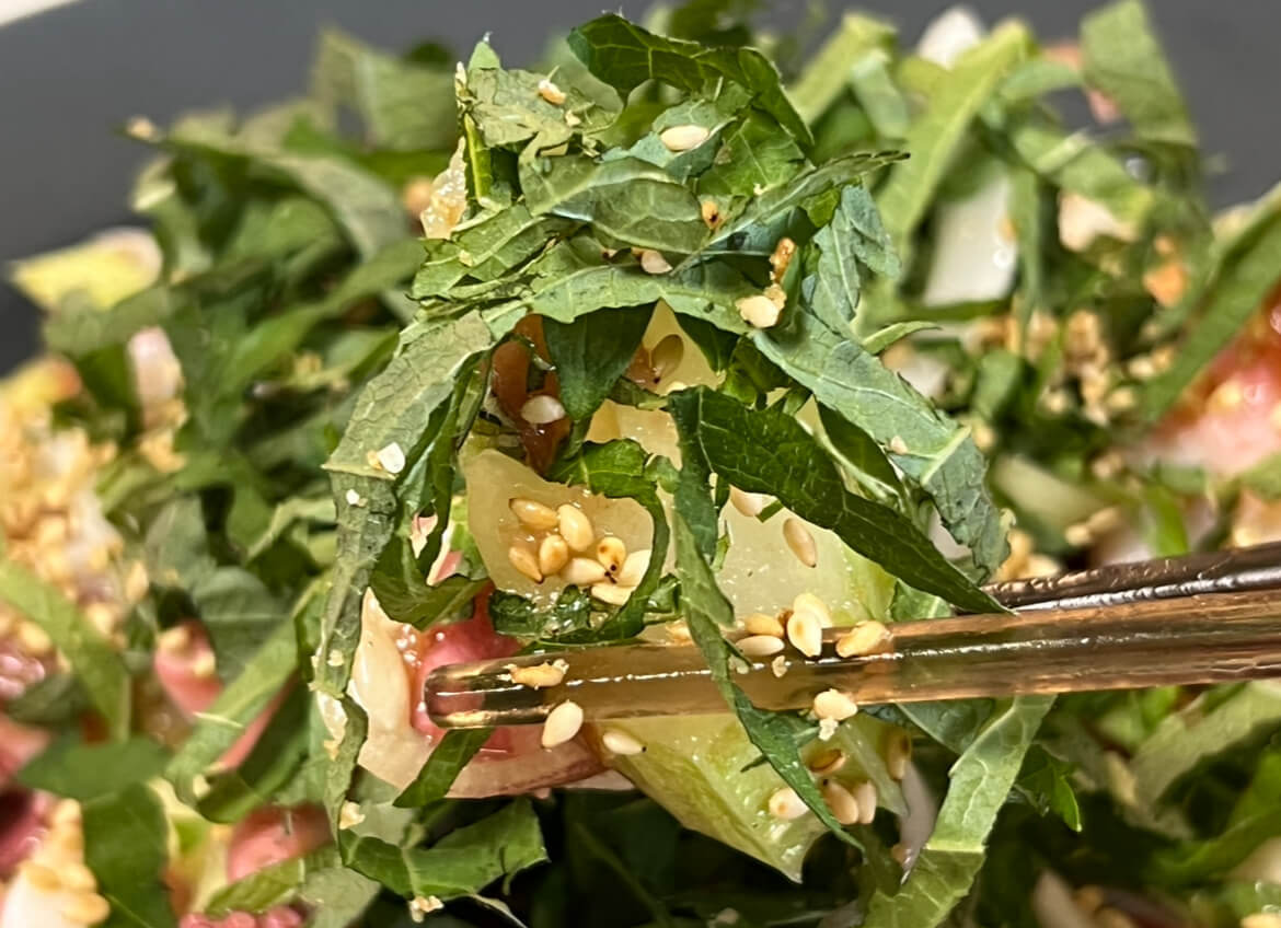 タコと香味野菜のさっぱり梅ごまサラダ