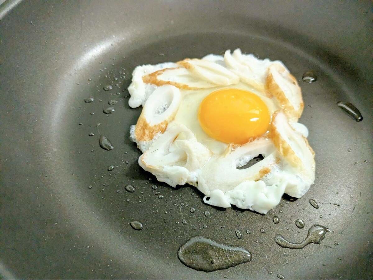 キッコーマン公式「ちくわの磯辺揚げ風目玉焼きのっけご飯」