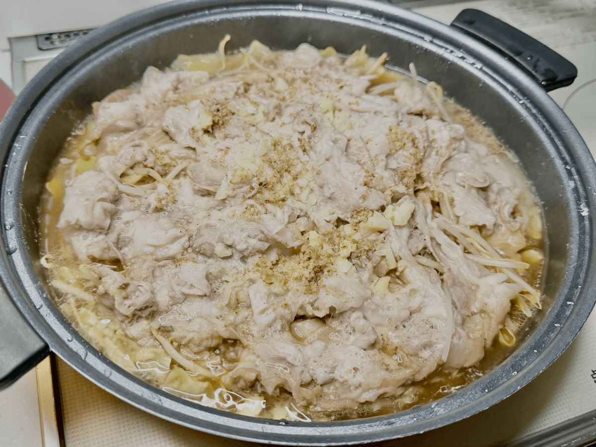 リュウジさん「二郎系肉野菜鍋」のレシピ