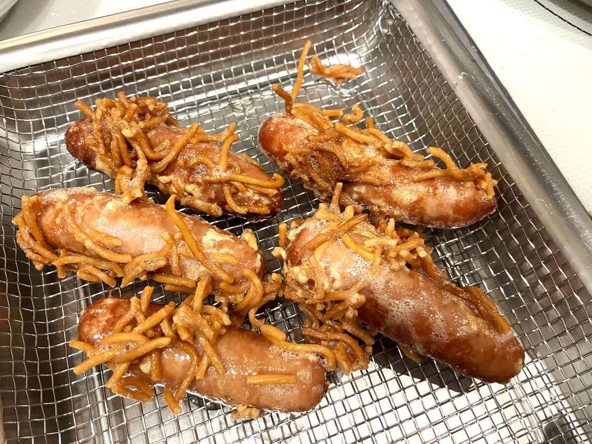 丸大食品「ウインナーのベビースターラーメン衣揚げ」