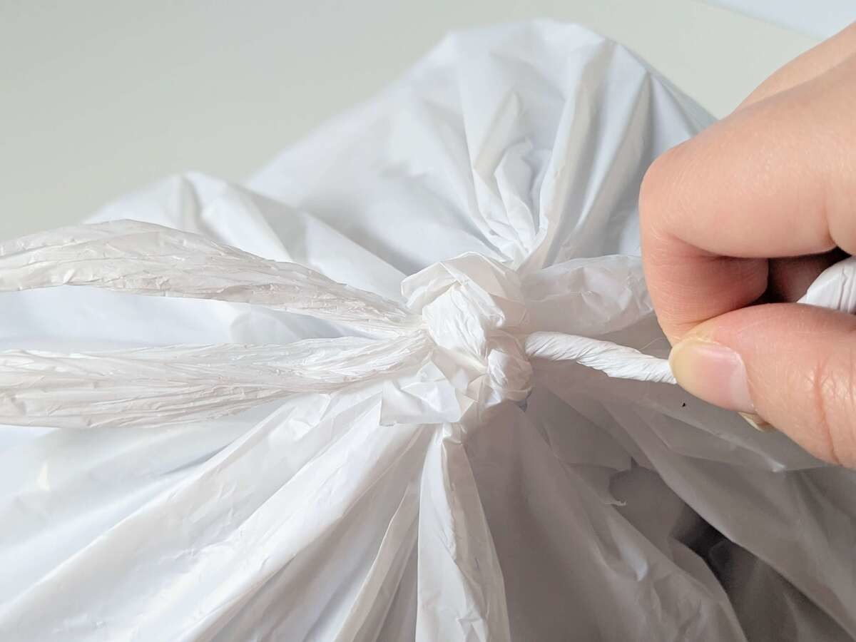 ガチガチに結ばれた紐を一瞬でほどく裏ワザ