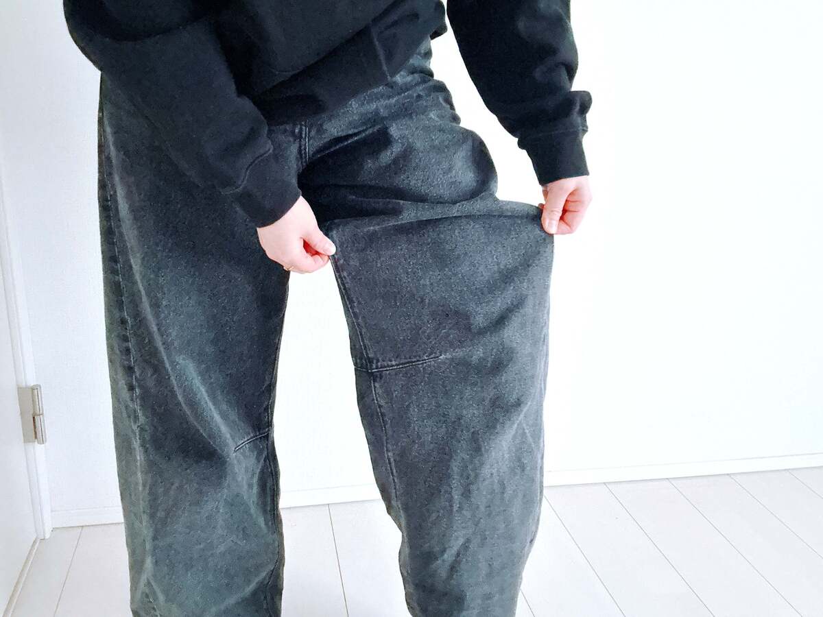 GU「バレルレッグジーンズ」