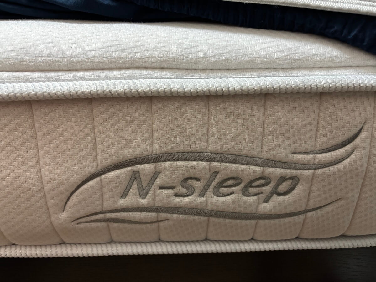 ニトリ！狭いマンションなら『収納付き』