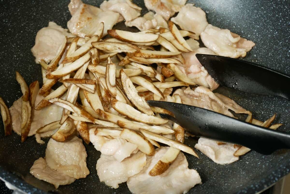 豚肉と厚揚げの味噌煮