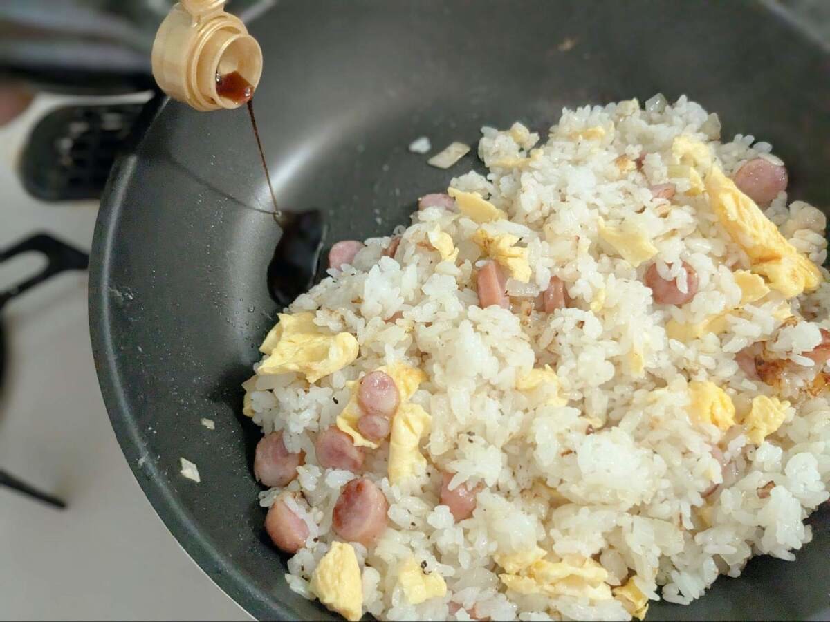 DAIGOも台所「ウインナーと卵のバター醤油焼き飯」のレシピ