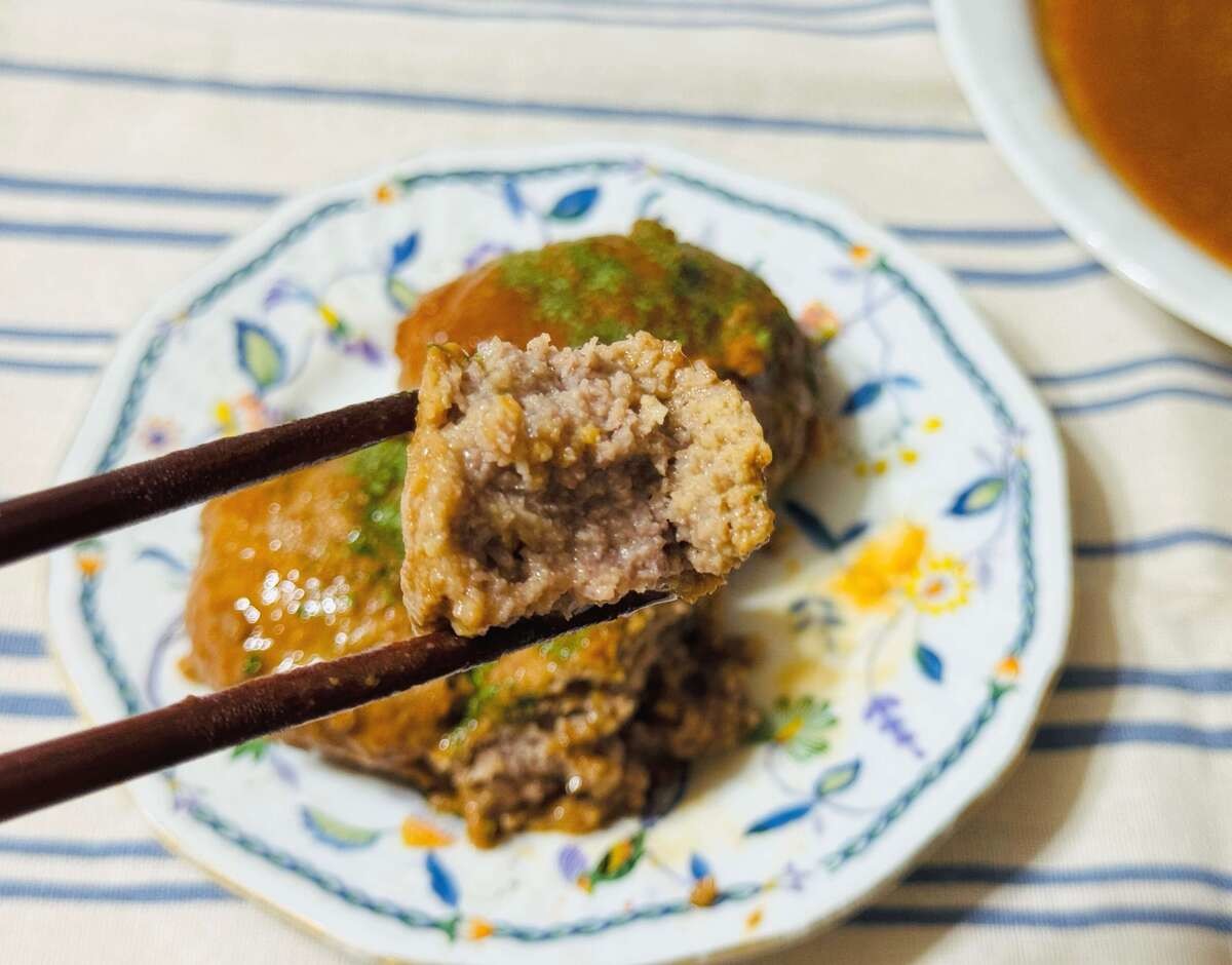 山本ゆりさん考案『レンジでやわらか煮込みハンバーグ』