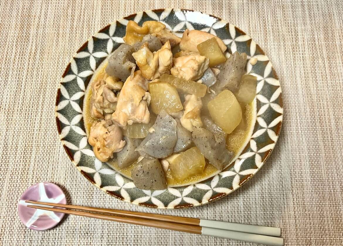 まりこさん「鶏もも大根の味噌煮込み」のレシピ