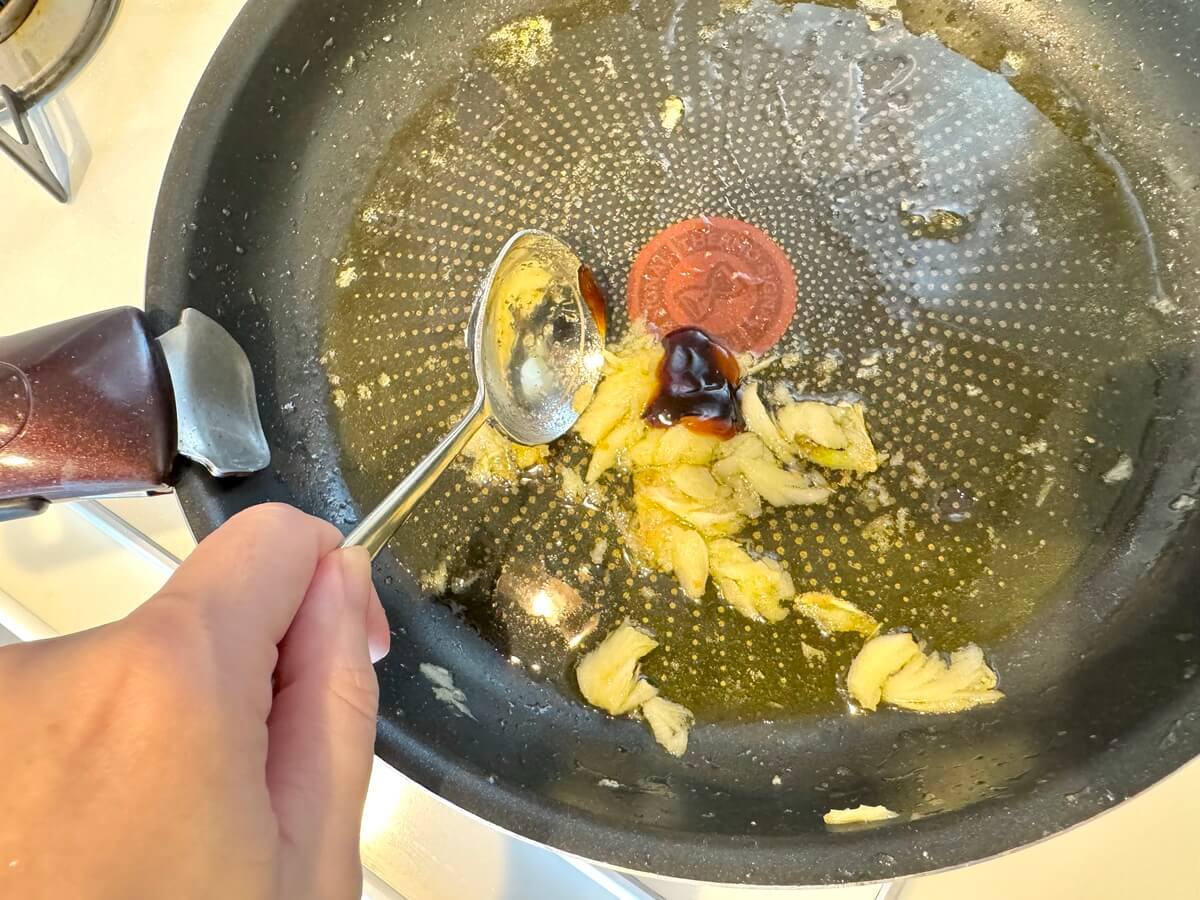 アキオさん「旨味凝縮!カリカリ舞茸のプレスステーキ」