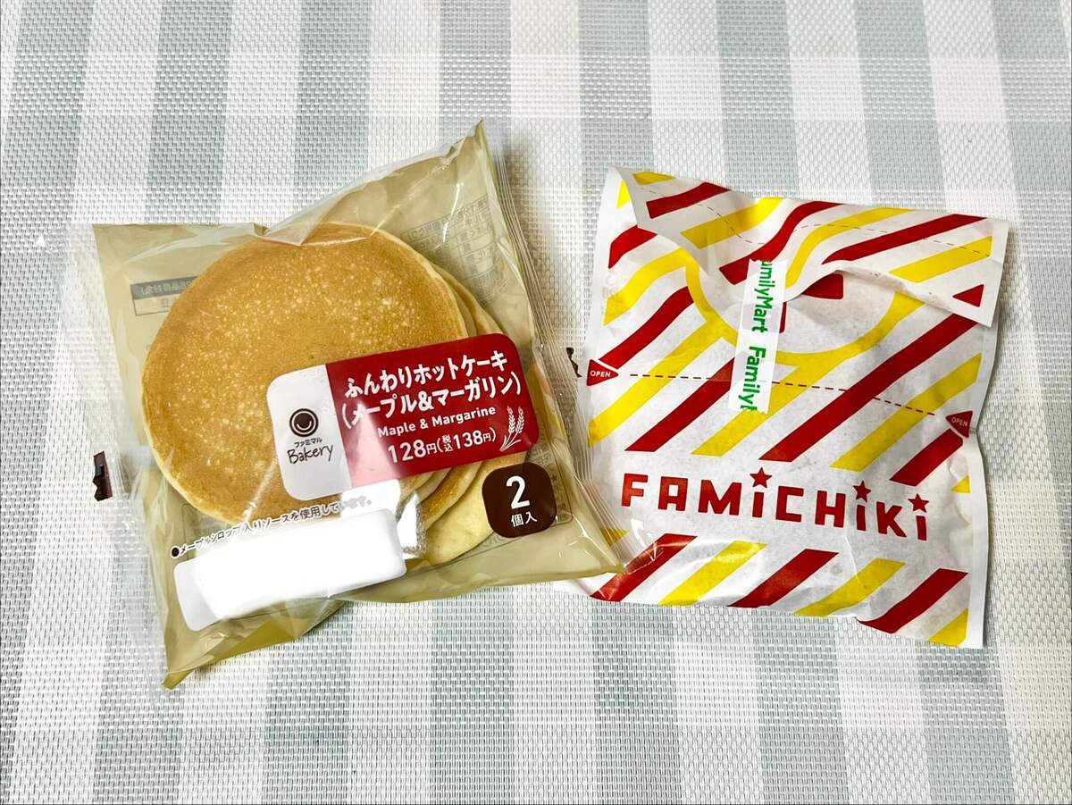 ファミチキをホットケーキでサンド！？