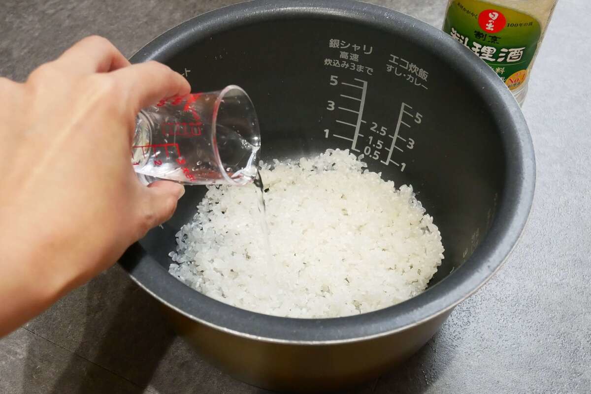 料理酒炊きごはんでつくる塩むすび
