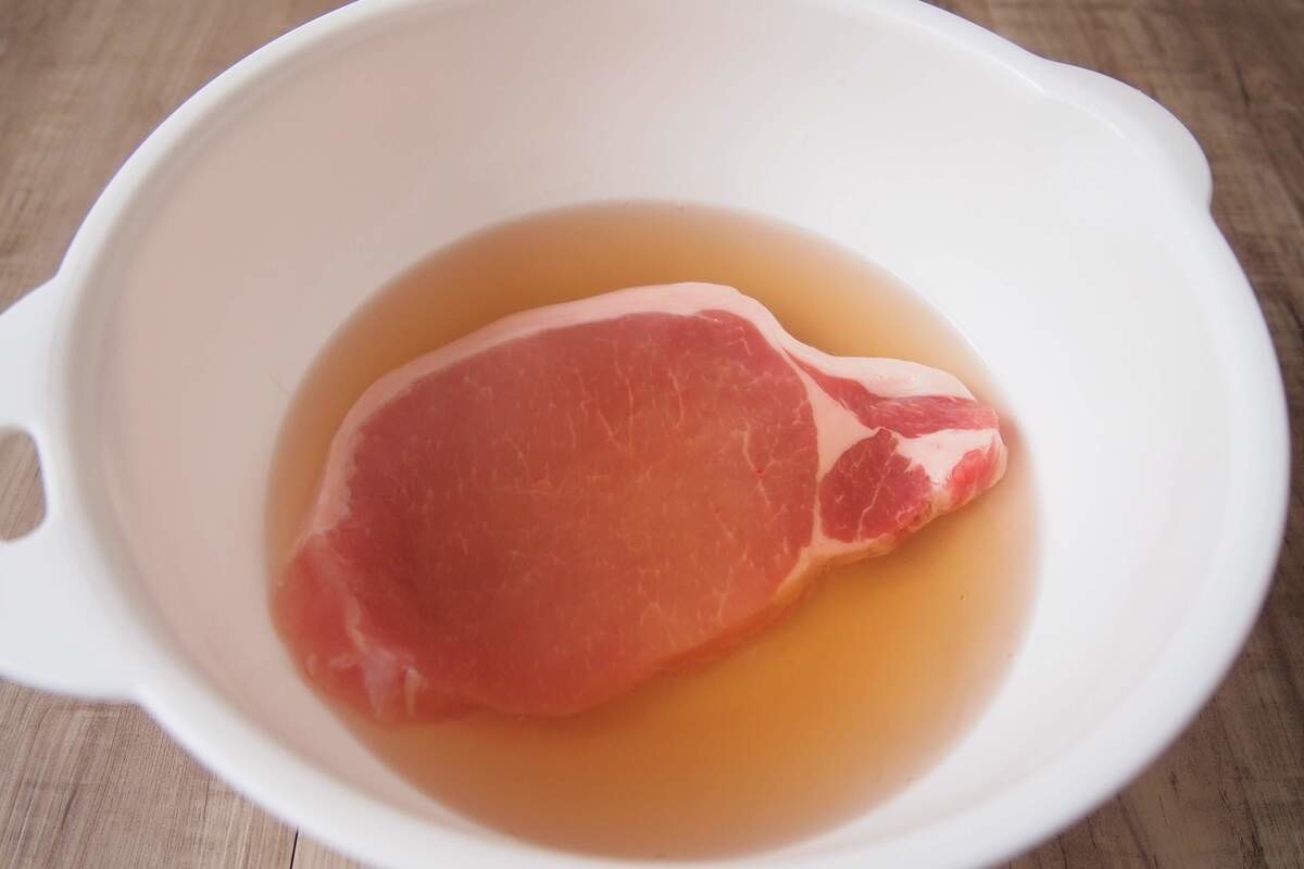お肉をやわらかくする方法「塩糖水」