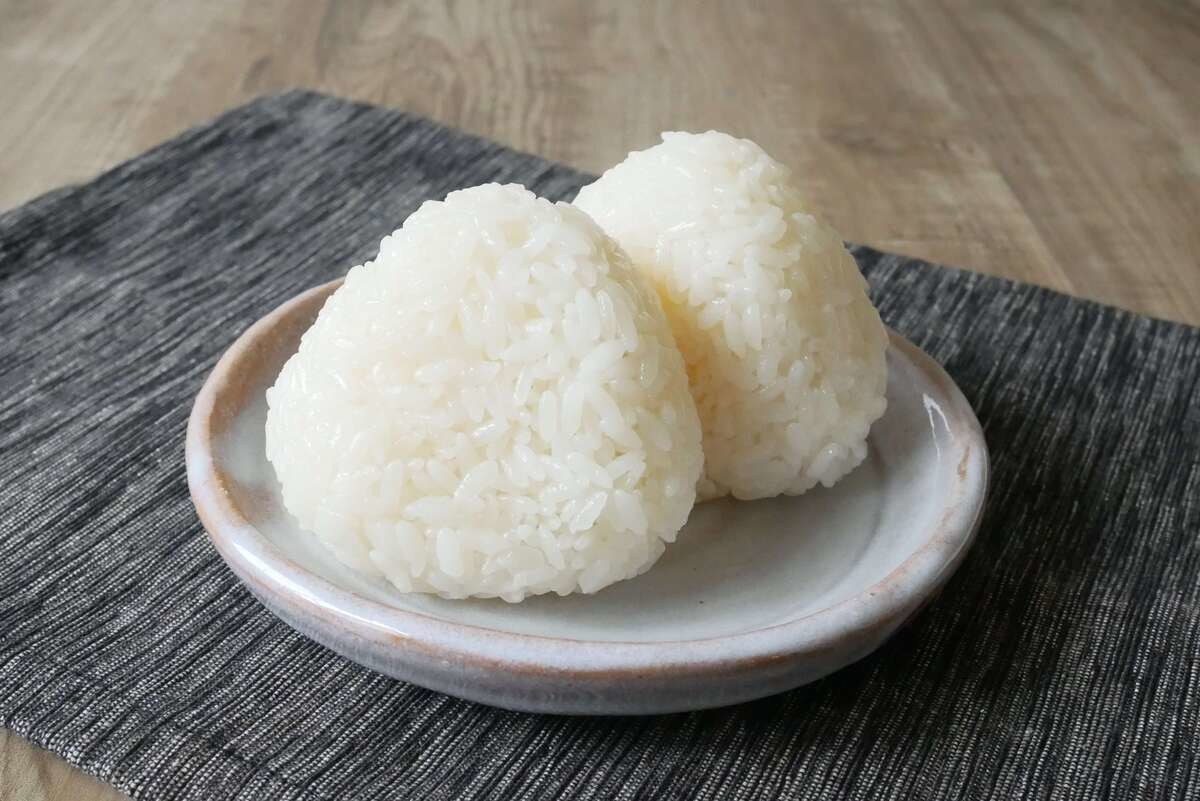 料理酒炊きごはんでつくる塩むすび