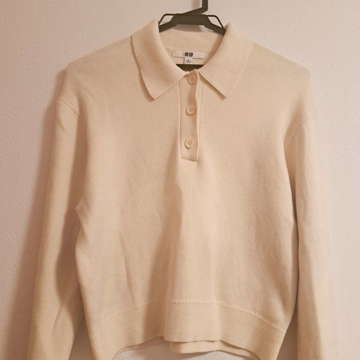 ユニクロ「スムースコットンポロセーター」