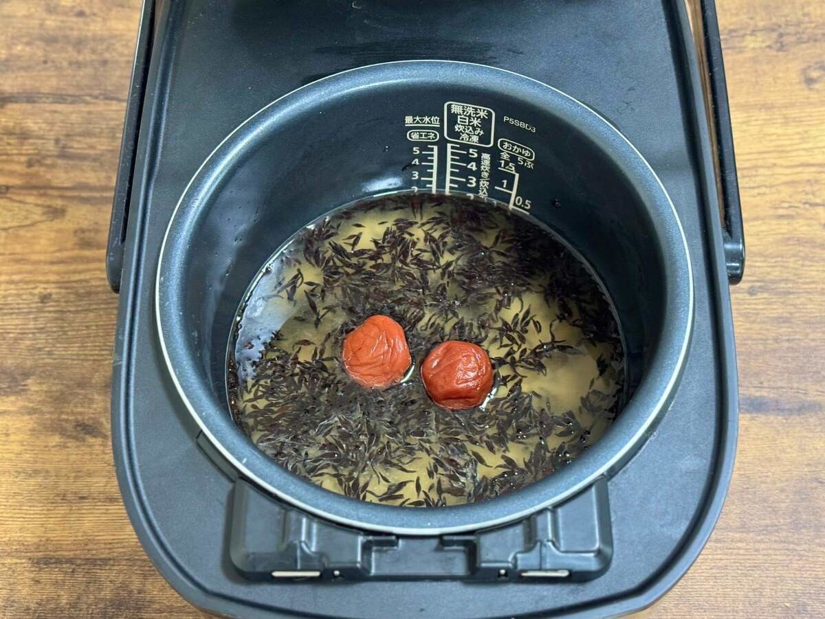 ありごはんさん「梅ひじきごはん」