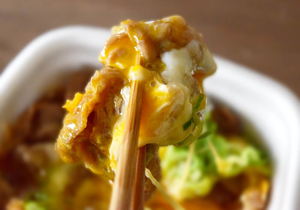 吉野家「チーズ月見牛とじ丼」