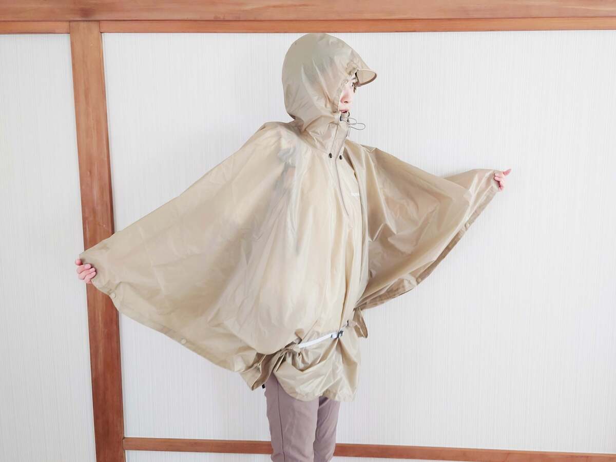 モンベルの「トレッキング レインポンチョ」