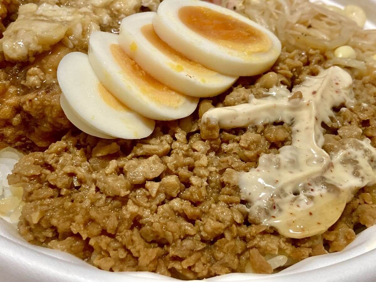 ファミマ「月見背徳メシ」