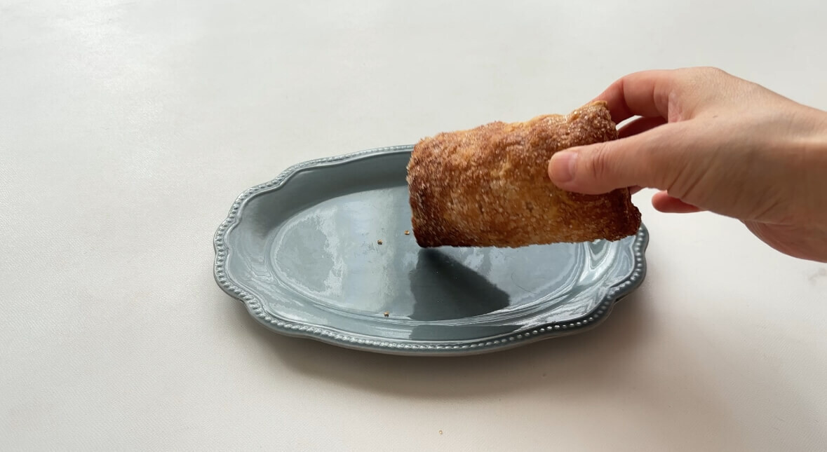 シャトレーゼおすすめ①「むらさき芋のあんこもちパイ」