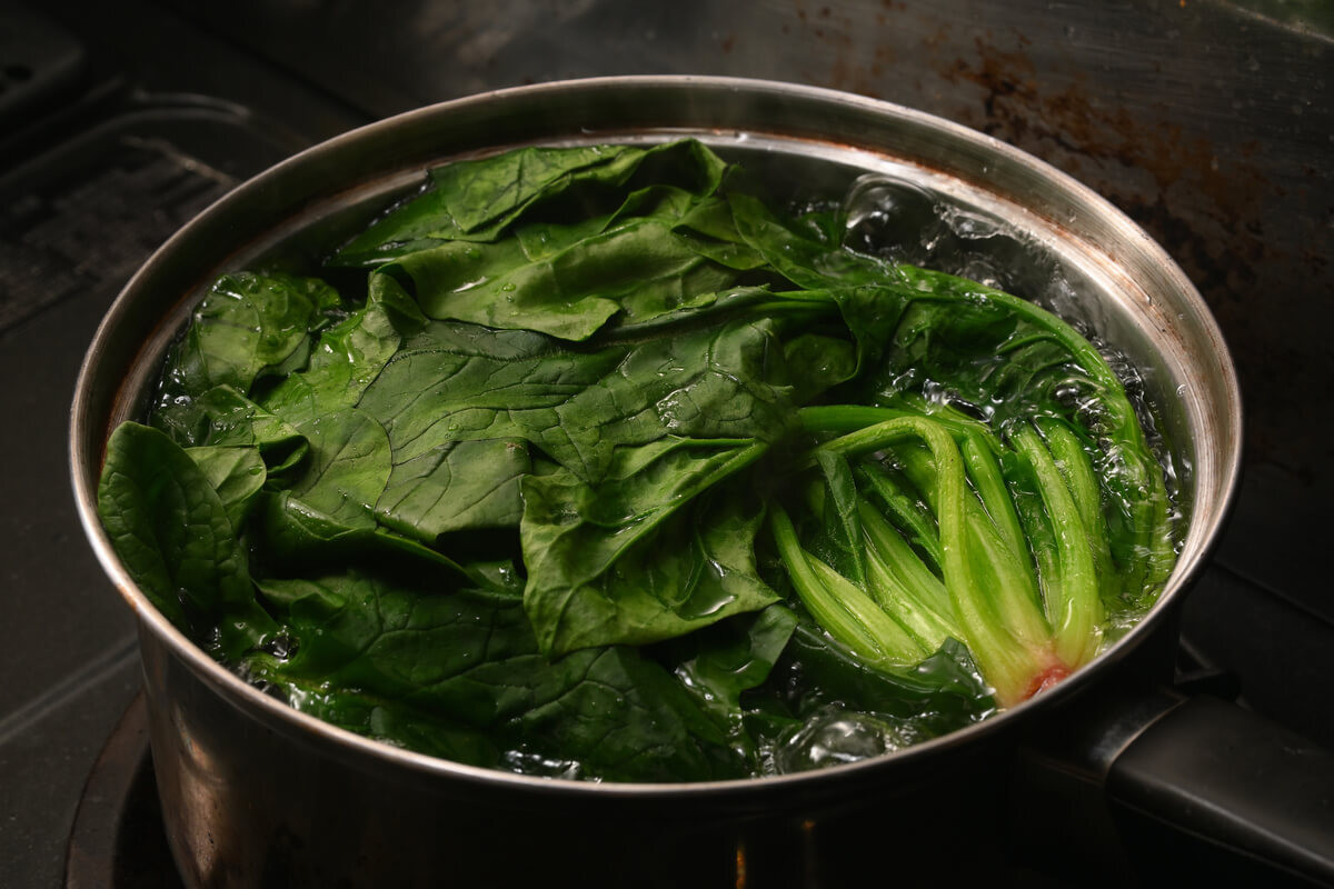 【ほうれん草の正しい茹で方】と基本の下ごしらえ