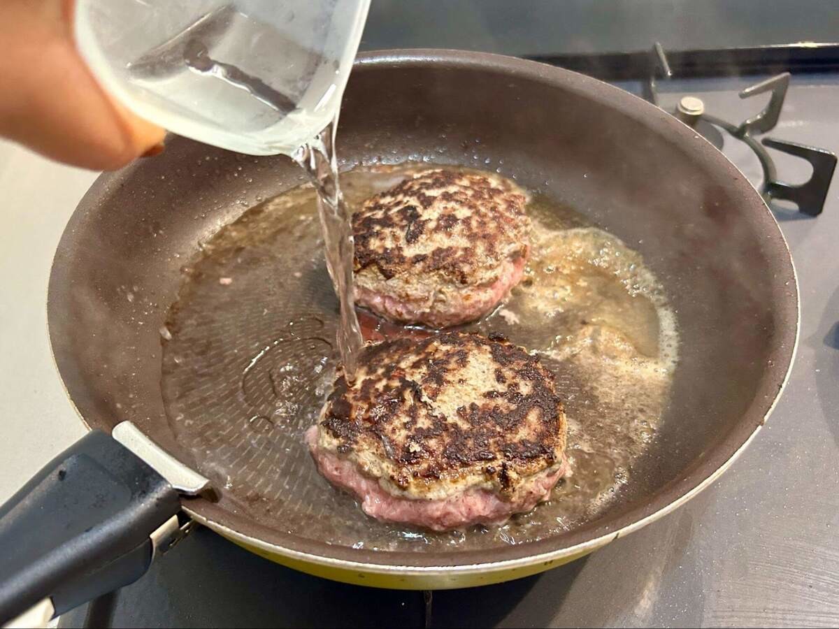 長谷川あかりさん「酒蒸しハンバーグ」