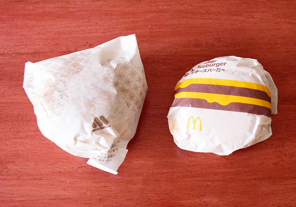 モスバーガーVSマクドナルド:ダブルチーズバーガー食べ比べ
