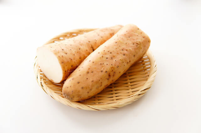 里芋や山芋を安心して美味しく調理するためのかゆみの原因とその対策方法
