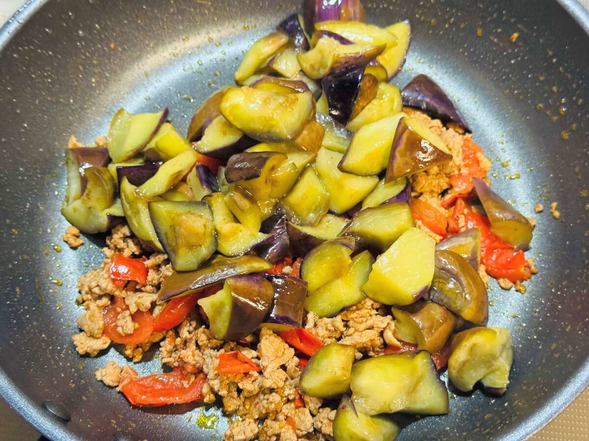 なすとトマトの肉そぼろ