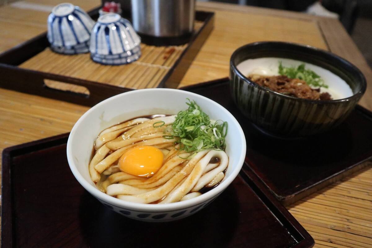 行列のできる人気店「ふくすけ」