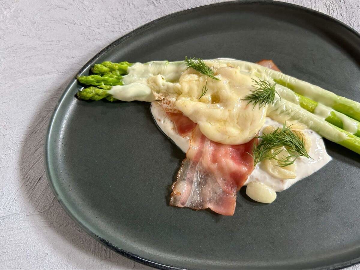 目黒蓮さんをイメージ「グラタン風アスパラとにんにくのチーズ焼き」