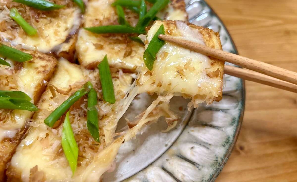 藤井恵さん「厚揚げのおかかチーズ焼き」