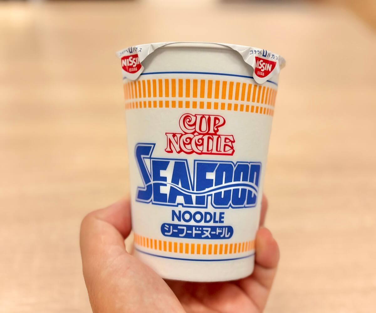 炊飯器で簡単!カップヌードルで作るシーフードピラフ