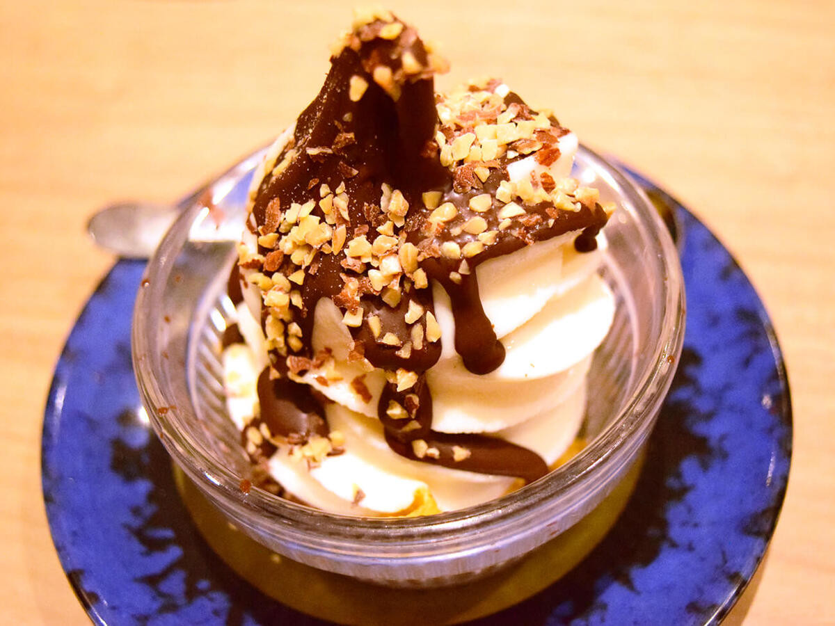 資さんうどんの「パリパリチョコソフト」を食べ比べ