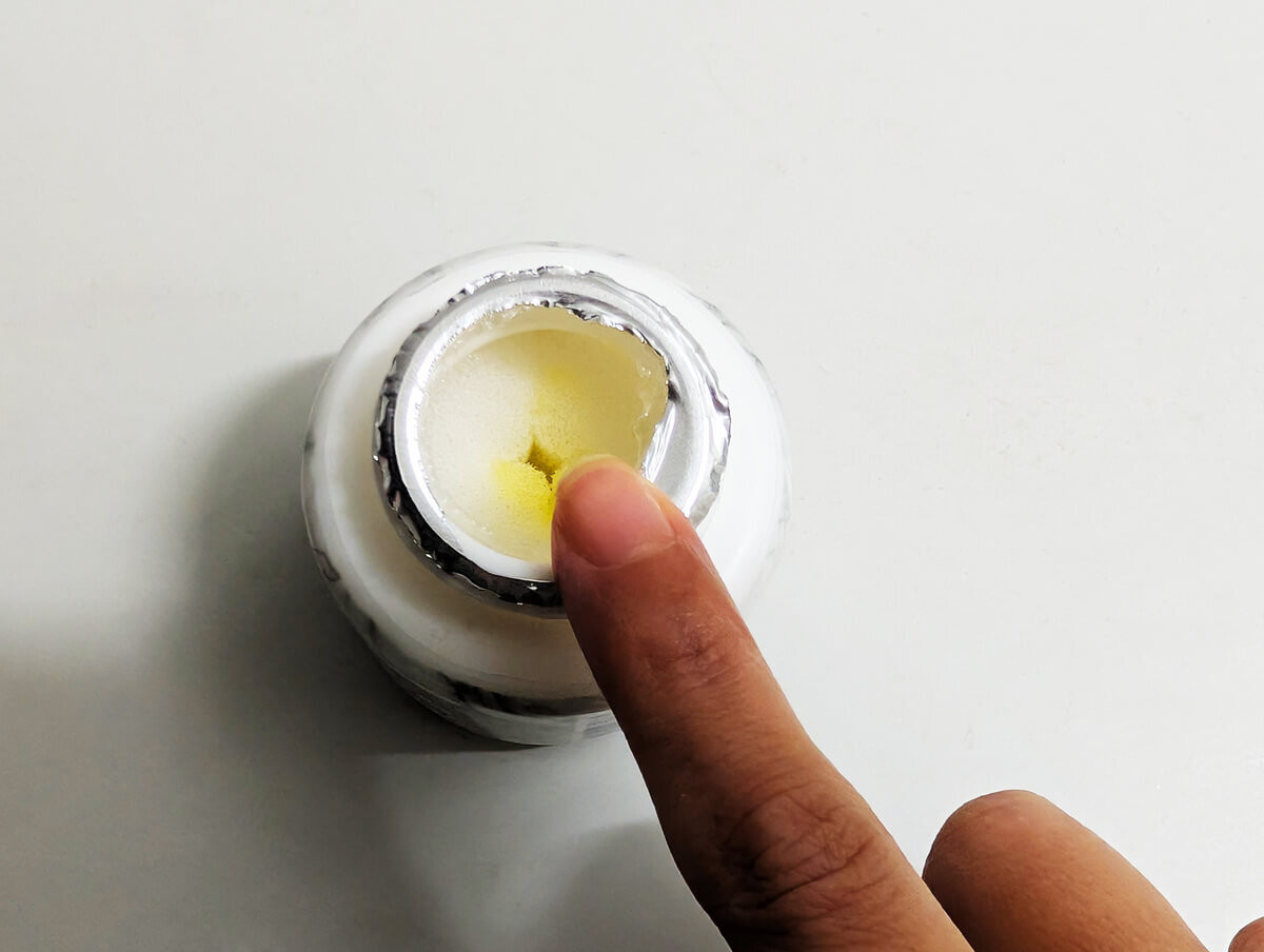 1.SPONGE NAIL POLISH REMOVER（グレープフルーツの香り）
