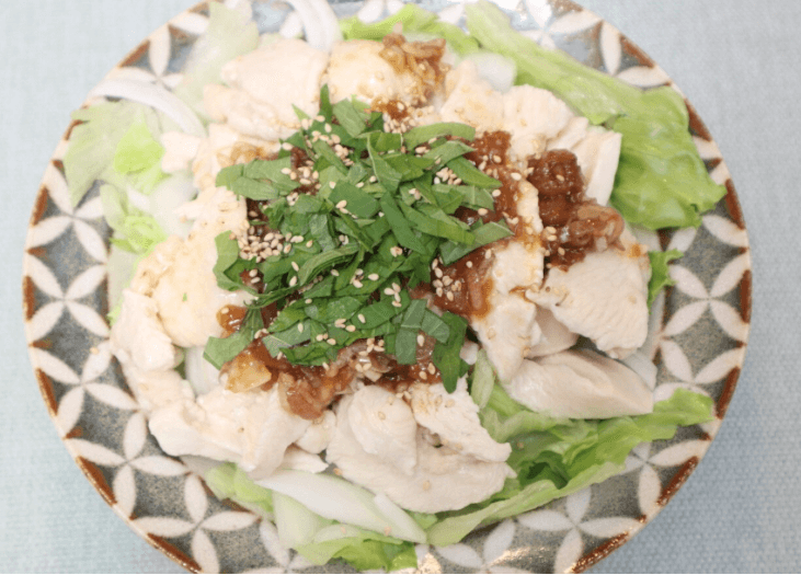 「鶏むね肉の冷しゃぶ風・梅香味野菜ダレ」のレシピ