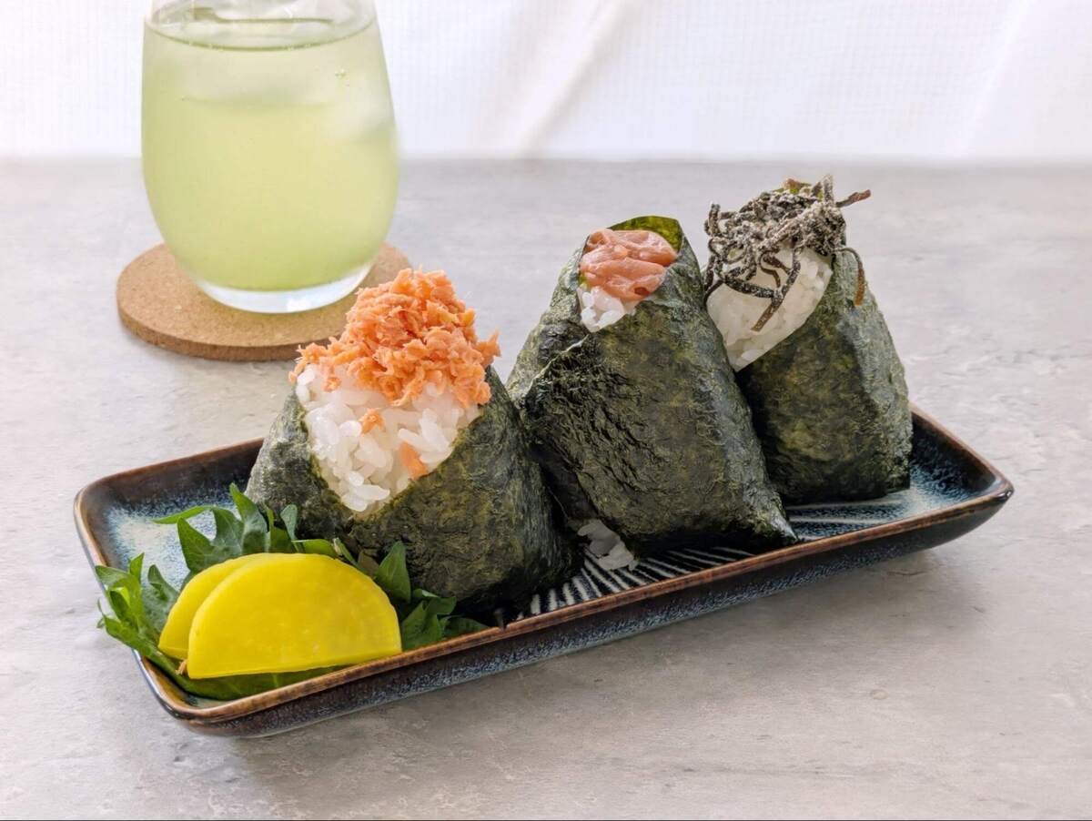 “管理栄養士”が警告【おにぎりのNG食べ方】