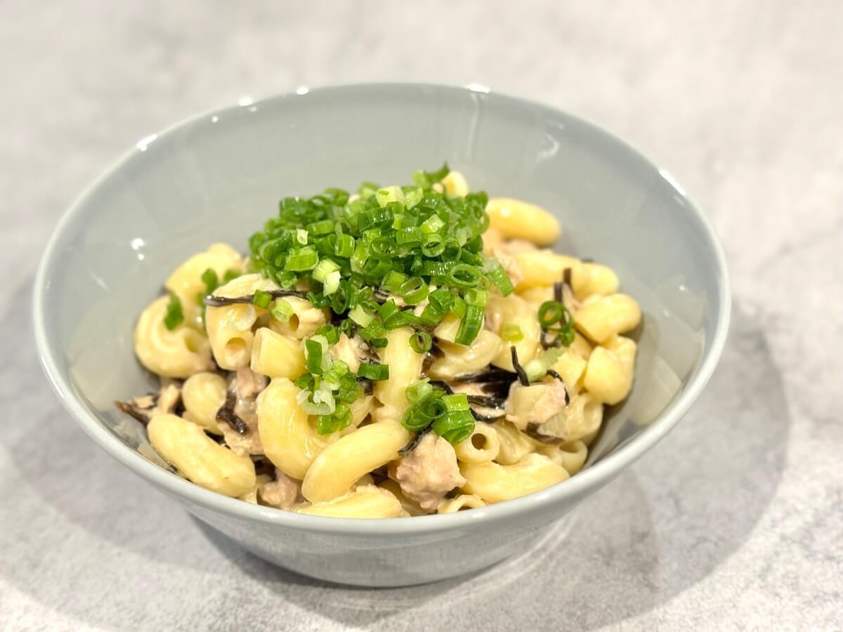 ちはるさん「【和えるだけ】塩昆布マカロニサラダ」