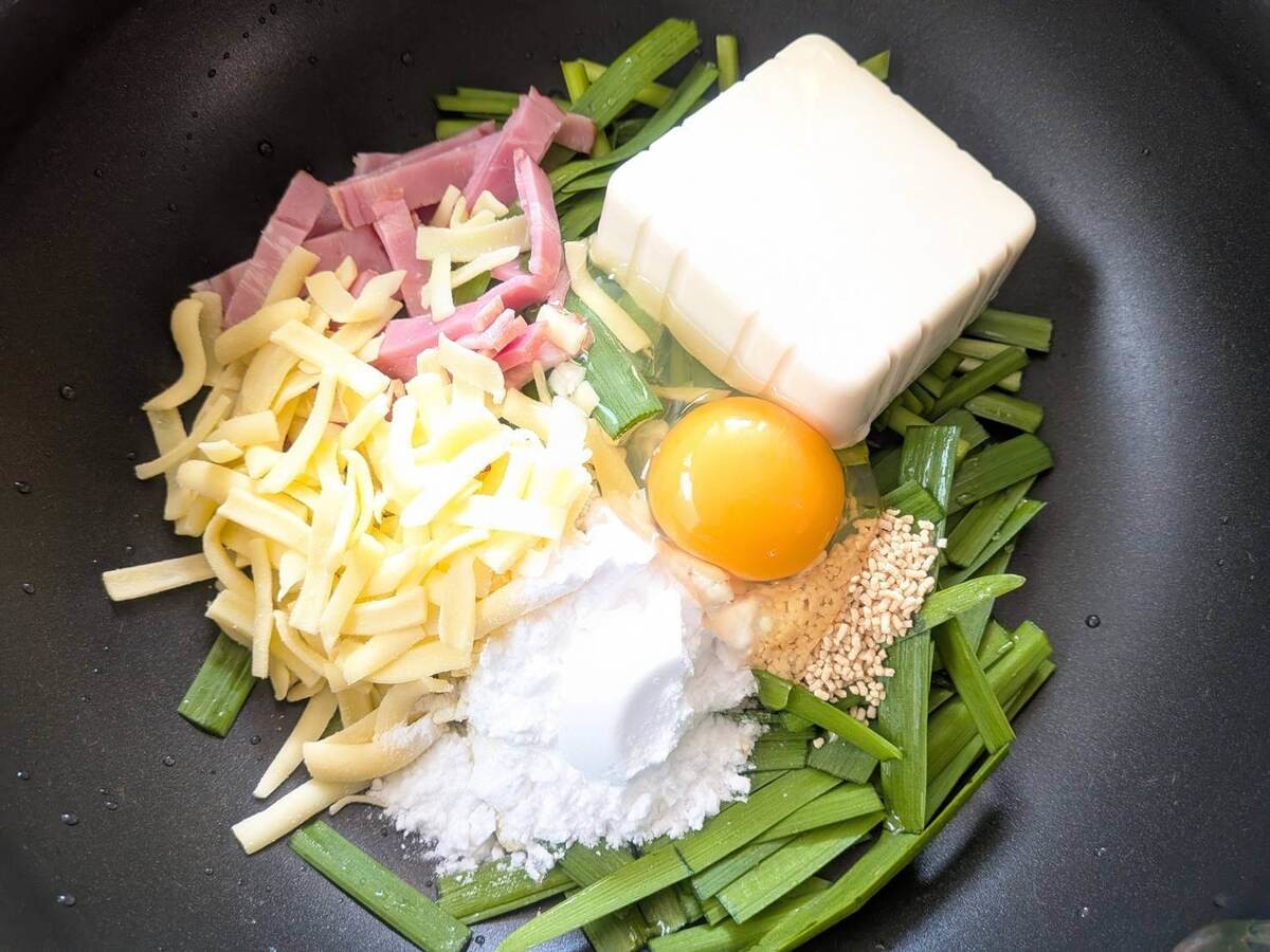 ニラ豆腐のチーズチヂミ